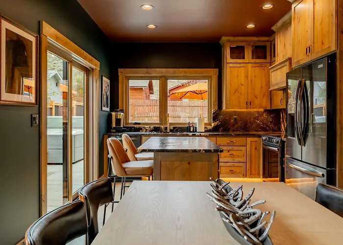 The Cowboy House- New Build 2 Blocks Off Main St - * Cody