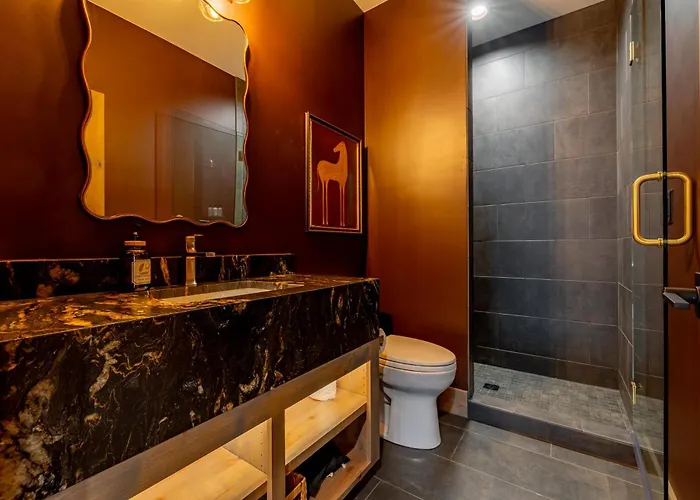Сasa de vacaciones The Cowboy House- New Build 2 Blocks Off Main St - *