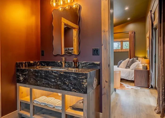 The Cowboy House- New Build 2 Blocks Off Main St - *