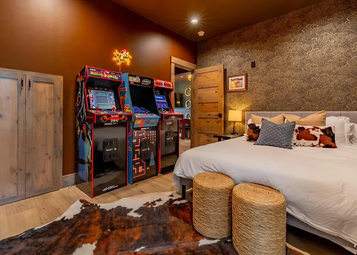 The Cowboy House- New Build 2 Blocks Off Main St - Сasa de vacaciones